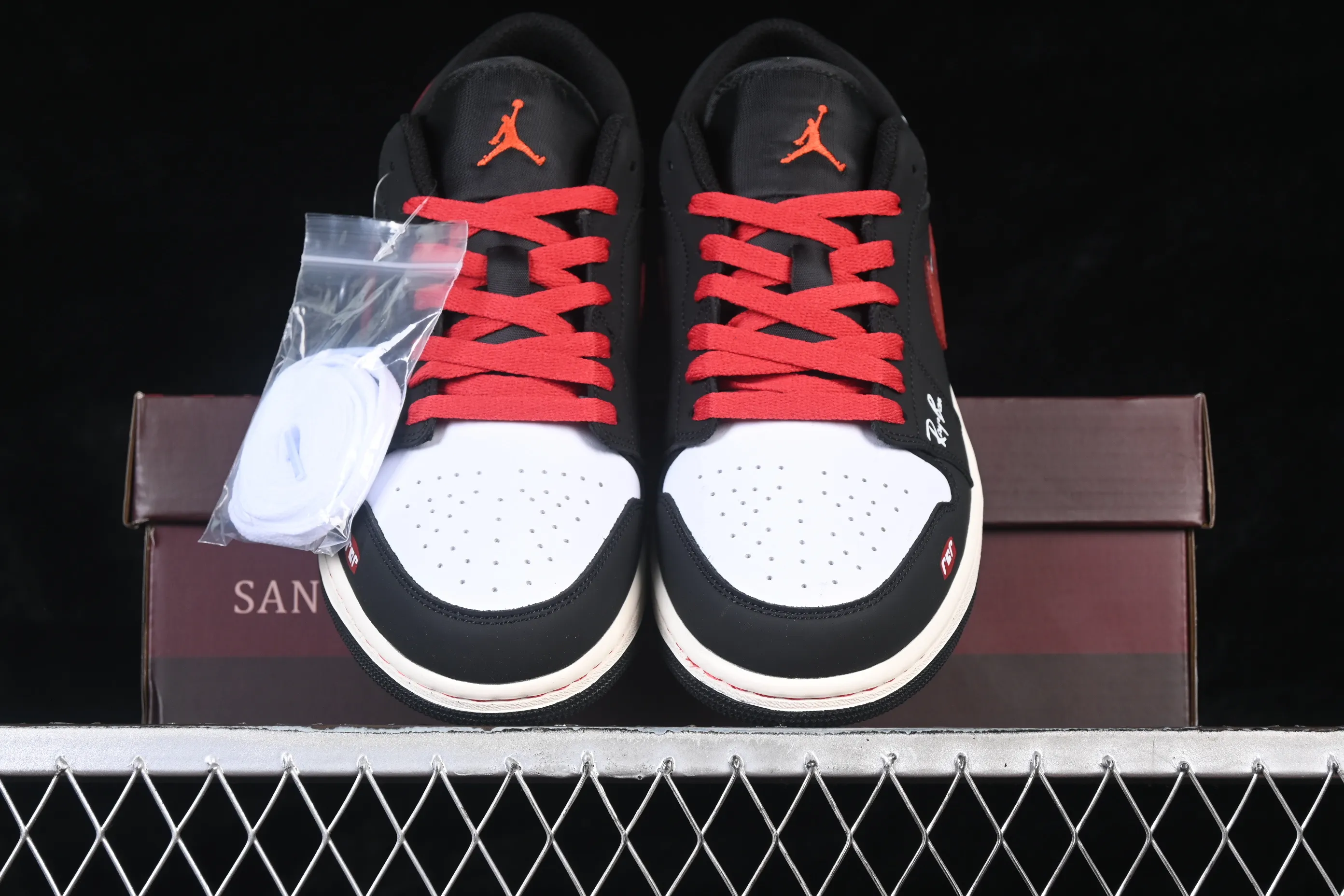 All Categories Air Jordan Jordan Series Basketball Shoes Air Jordan 1 Low Air Jordan 1 Low AJ1 Joe 1 Year of the Horse Limited Low-State Cultural Casual Shoes 553558-040